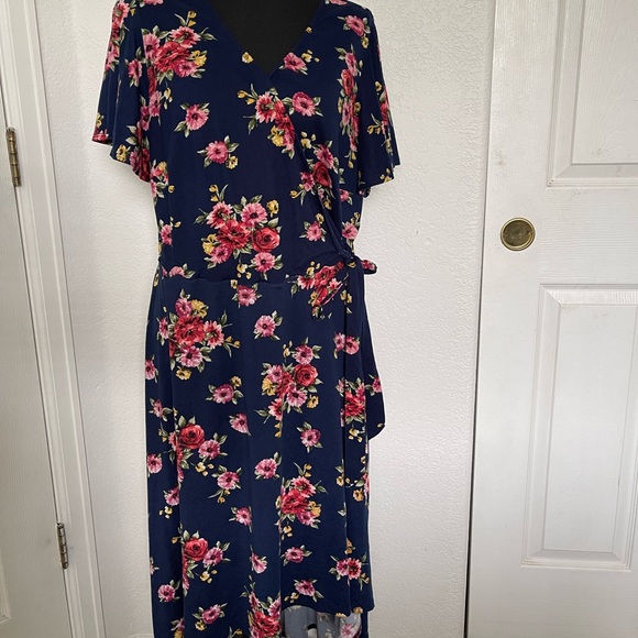 Fortune Ivy HiLo Wrap Dress - Picture 2 of 4